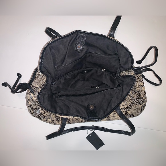 Daniel Leather Shoulder Bag - Picture 11 of 11